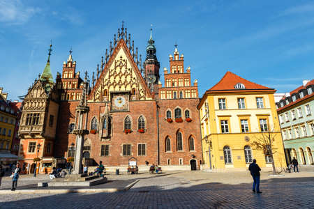 Wroclaw, Poland, October 07, 2018: Morning scene on Wroclaw Market Square with Town Hall, Polandのeditorial素材