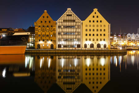 scenic view of Motlawa river embankment in historical part of Gdansk at night, Polandのeditorial素材