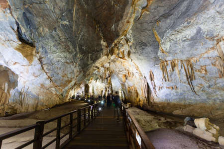 Ke Bang National Park, Phong Nha, Vietnam - march 9 2017: inside Paradise Cave (Thien Duong Cave)のeditorial素材