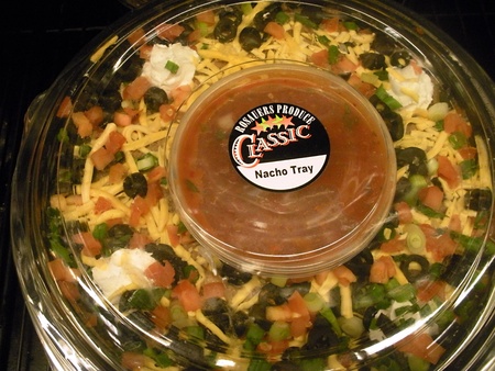 LEWISTON/IDAHO/USA _ Food items fruit and drinks in United States Rosauers retial super market 20 March 2011   のeditorial素材