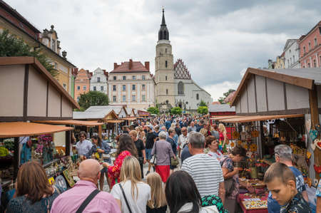 BOLESLAWIEC, POLAND - AUGUST 22, 2021: A Crowd of people at the Market Square during the Pottery Festival in BolesÅawiecのeditorial素材