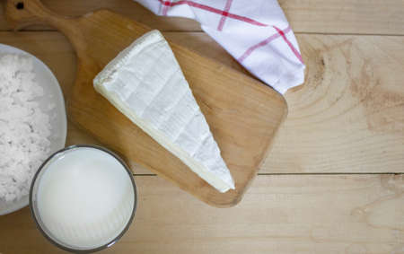 Cottage cheese, Protein and protein nutrition. cottage cheese. Homemade white cheese. Cheese on a wooden board, milk. copyspace. Bannerの写真素材