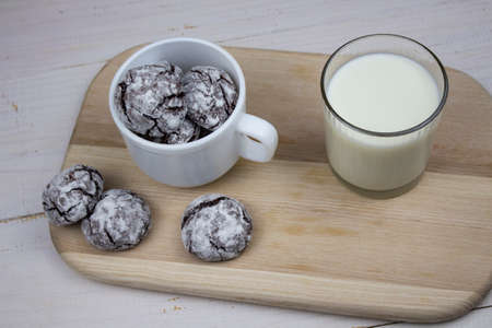 Summer apricot juice. Fresh peach juice. Peaches and apricots with a green leaf on a dark surface. copyspaceの写真素材