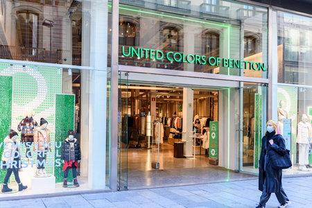 United Colors of Benetton shop at Barcelona city centerのeditorial素材