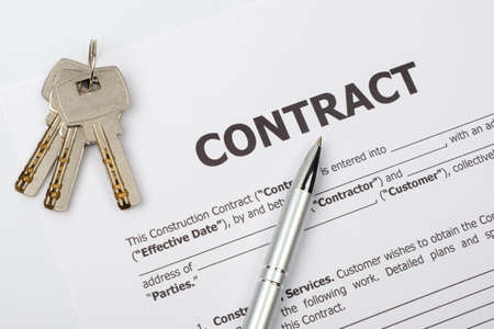 Pen, keys and contract. Profitable business contract concept. Close-upの写真素材