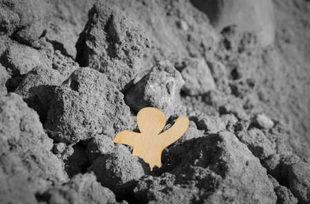 Occurrence. Rockfall. A man in an emergency in the mountains asks for help.