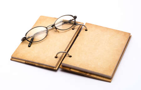 An open vintage notepad with clean sheets of papyrusの写真素材