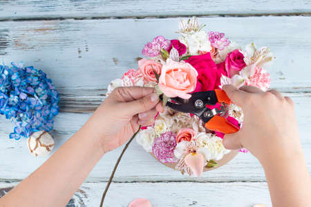 Florist preparing a bouquet of pink and red rosesの写真素材