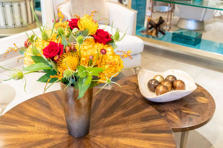 Floral arrangement of roses and carnations decorating the living room of the houseの写真素材