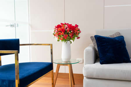 Flower arrangement of red roses in a nice living room