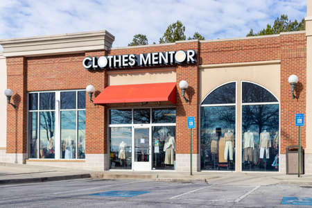 Buford, USA - Jan 17th 2021: Front view of the CLOTHES MENTOR store located in Buford, GA.のeditorial素材