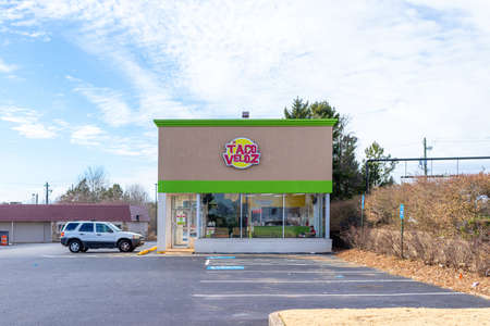 Buford, USA - Jan 17th 2021: View of Restaurant El Taco Veloz in Buford, GAのeditorial素材