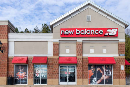 Buford, USA - Jan 17th 2021: Front view of the New Balance store located in Buford, GA.のeditorial素材