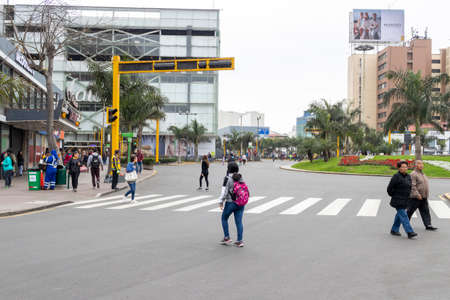 LIMA, PERU - SEP 08TH 2019: Traffic view in the city of Lima, Peruのeditorial素材