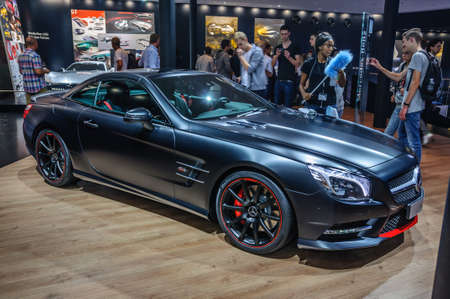 FRANKFURT - SEPT 2015: Mercedes-Benz SL 500 presented at IAA International Motor Show on September 20, 2015 in Frankfurt, Germanyのeditorial素材