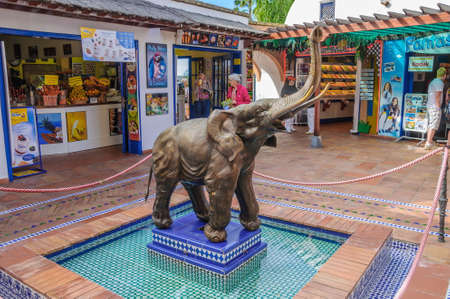 TENERIFE, SPAIN - DEC 2012: elephant statue in Loro Parque on December 6, 2012 in Tenerife, Spain.のeditorial素材