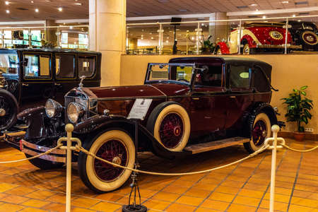 FONTVIEILLE, MONACO - JUN 2017: maroon ROLLS-ROYCE SALOON 1953 in Monaco Top Cars Collection Museum.のeditorial素材