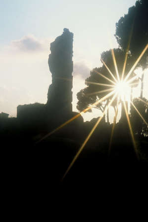 Sun in star gleams over monolithic ruin in Europeの写真素材