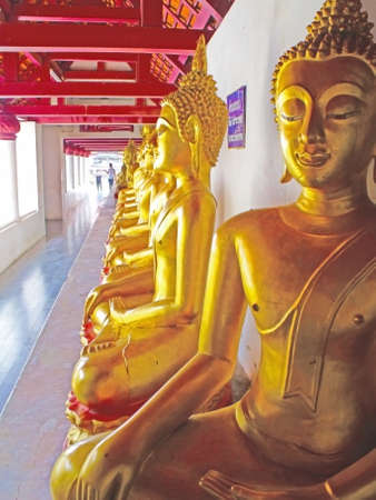Gold Buddha image ,mahatad, Phitsanulok,Thailandのeditorial素材