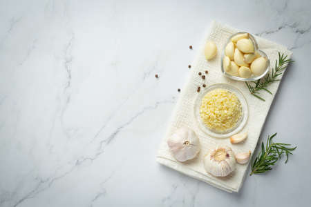 fresh raw garlic ready to cookの写真素材