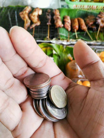 Coin in handの素材