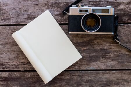 Old camera on wooden backgroundの写真素材