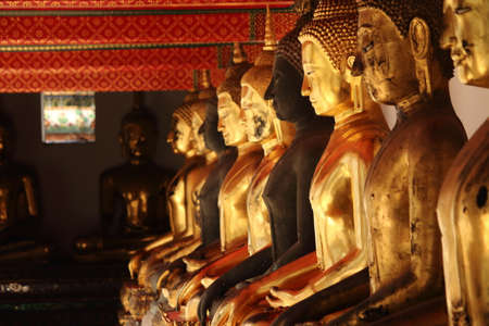 Golden Buddha sculptures in Wat Pho, Bangkok, Thailandのeditorial素材