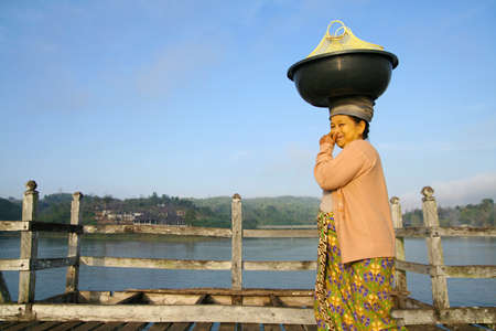 SANGKHLA BURI , KANCHANABURI, HTAILAND - DEC 31, 2008: unidentified women on Uttamanusorn Bridge, better known as Saphan Mon,  on December 31, 2008 in Kanchanaburi, THAILANDのeditorial素材