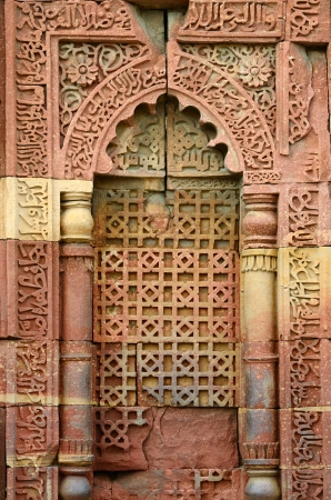 Window arch of the ornate tomb in archeaological complex Quitab Minar in Delhi, Indiaのeditorial素材