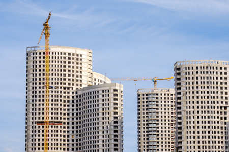 Moscow. Russia. September 06, 2020 View of the construction of a modern monolithic house against the background of the sky. Tower cranes in the construction of a high-rise apartment buildingのeditorial素材