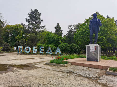 Stanitsa Staroshcherbinovskaya. Russia. May 6, 2022. Monument to Lenin in the park. Installation of an inscription in Russian with the word Victory.のeditorial素材