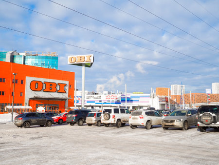 Moscow. Russia. March 7, 2023 Cars in the parking lot of the OBI hypermarket on a sunny frosty day.のeditorial素材
