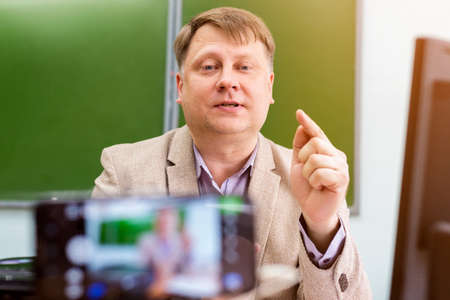 Male teacher conducts online English lesson training.,