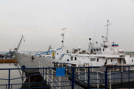 River pier for ships and boats in cloudy rainy weather.の写真素材