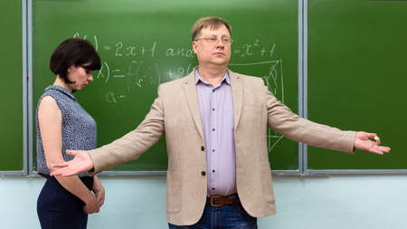 The professor asks the students to help with the answer to the ignorant student at the blackboard.