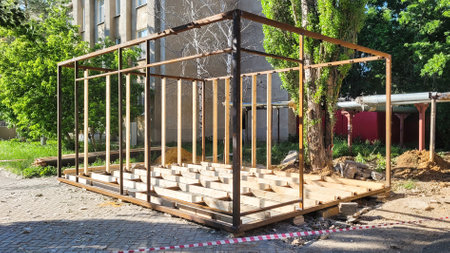 Construction of a street shopping pavilion for a store, all stages of construction, detailed overview. The second stage - installation of the frame of the walls and roofの写真素材