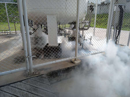 Reduce the pressure from the nitrogen tank.の写真素材