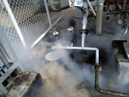 Reduce the pressure from the nitrogen tank.の写真素材