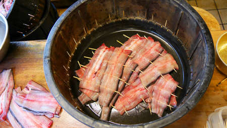 Slice eel while they still alive at the old grill eel bowl restaurant in walking way to Narita-san...