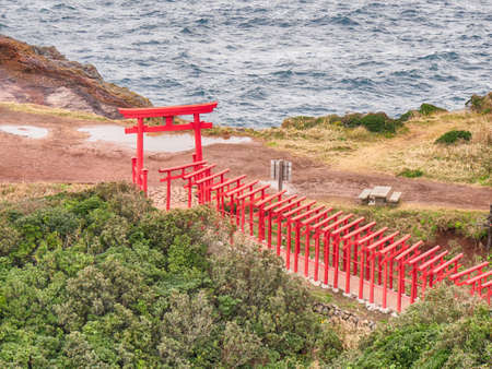 123 Torii beside sea Motonosumi Inari Shrine Nagato, Yamaguchi, Japanのeditorial素材