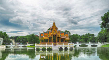 Phra Thinang Aisawan Thiphya - Art is a small Thai style pavilion situated in the middle of a lake in the Bang Pa - in Summer Palace , Ayutthaya Province ,Thailand.のeditorial素材