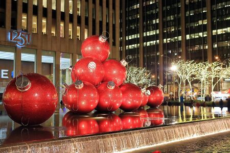 6th Avenue, Christmas season in Manhattanのeditorial素材