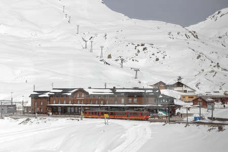 View of train window from Eigergletscher to Jungfraujochのeditorial素材