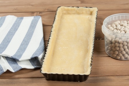 Cooking Process Of Homebaked Tart. Raw Dough In Baking Tray. Ceramic Baking Beansの写真素材