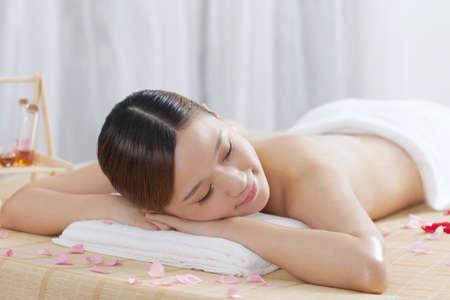 	A young woman enjoying massage	の写真素材