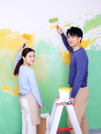 Young lovers painting wall high quality photoの写真素材