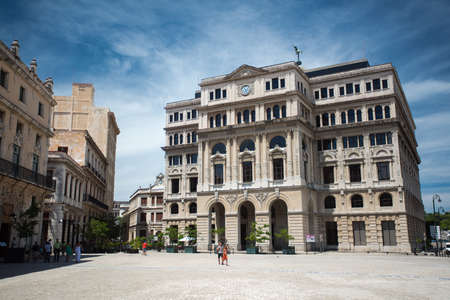 HAVANA, CUBA - SEPTEMBER 06, 2014: View to the main square the San Francisco in Havana at summer sunny day. Architecture of ancient high buildings and small streets of capital.のeditorial素材