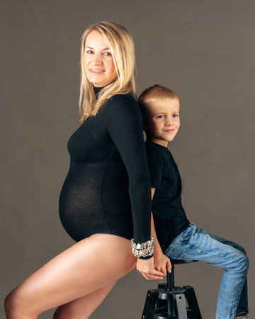 Mother and child in maternity portrait, harmonyの写真素材