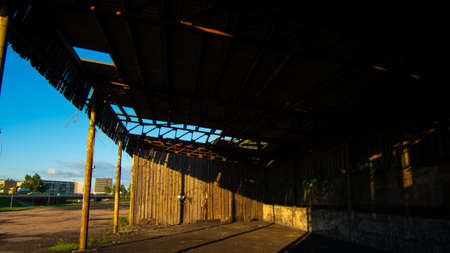 Old warehouse in the city is empty.のeditorial素材