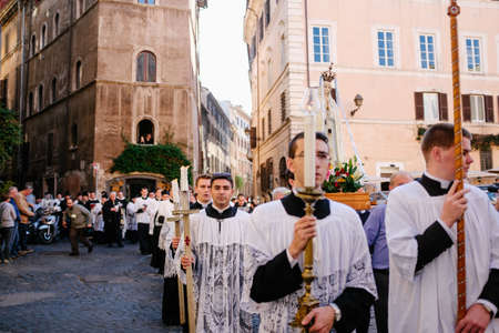 ROME-ITALY-24 10 2015, religious procession through the streets of Rome and the Vatican priests, nuns and monks praying to walk the stalls of Roma, Pilgrimage Summorum Pontificum of 2015のeditorial素材